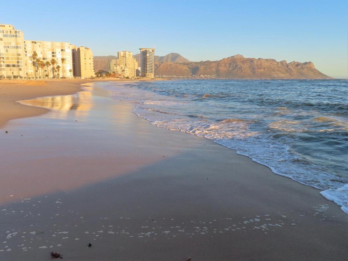 On The Beach At Strand Exterior photo