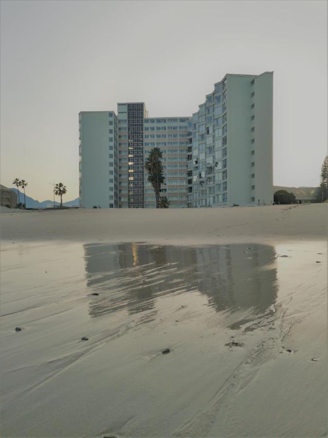 On The Beach At Strand Exterior photo