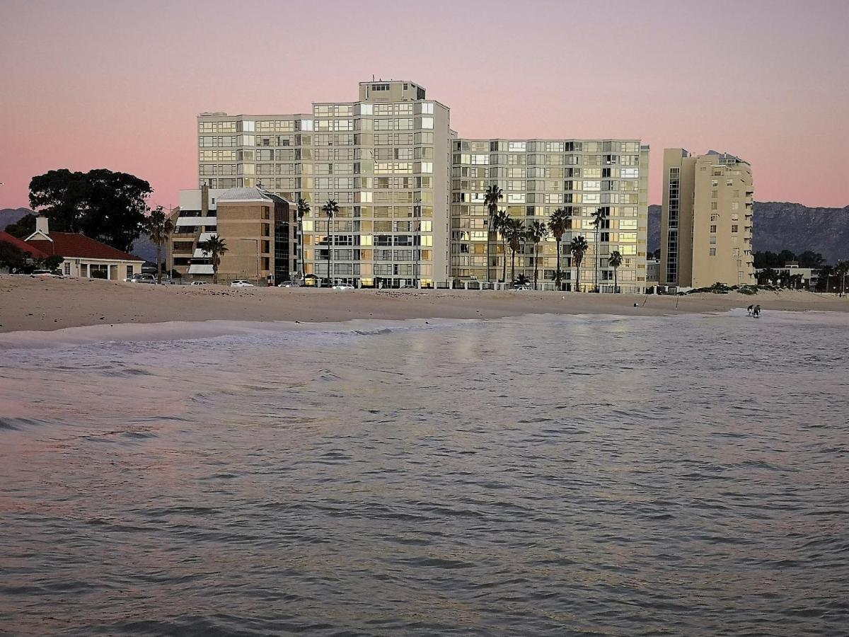 On The Beach At Strand Exterior photo