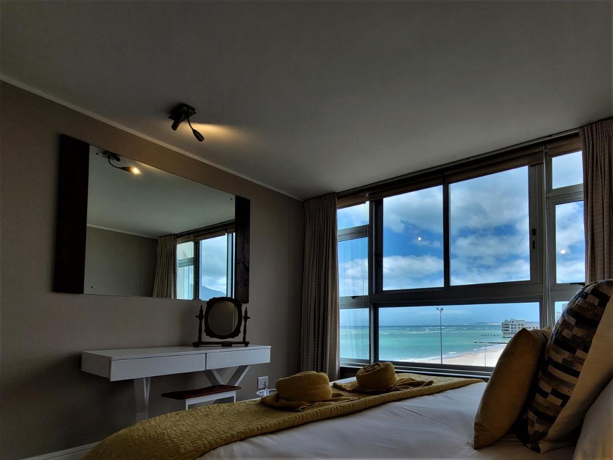On The Beach At Strand Exterior photo